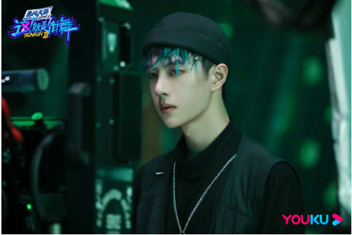 王一博《这！就是街舞》的蓝绿脏辫曝光，忍不住心动啊！