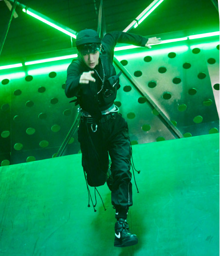 王一博《这！就是街舞》的蓝绿脏辫曝光，忍不住心动啊！