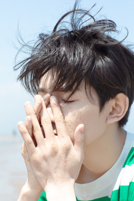 王源新EP《肆百击》释出  陪你探索王源的不止四百种可能