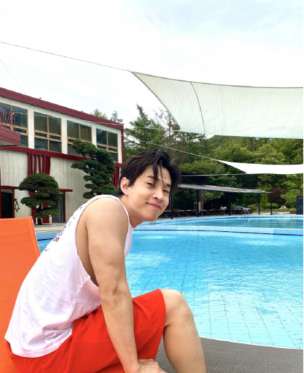 音乐鬼才刘宪华工地版《believer》，被全网点名夸赞了