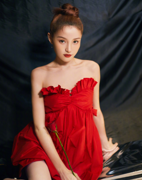 《青春有你2》林小宅新恋情曝光，引网友热议