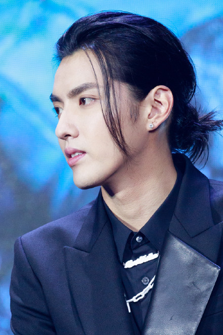 王一博、蔡徐坤等大牌明星参与的全球首台“车晚”，你来了吗？