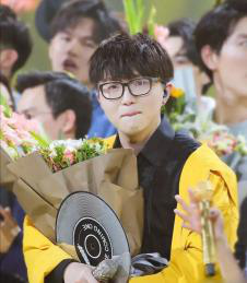 少年李宗盛?以《消愁》为例看看毛不易的原创作品究竟有多优秀