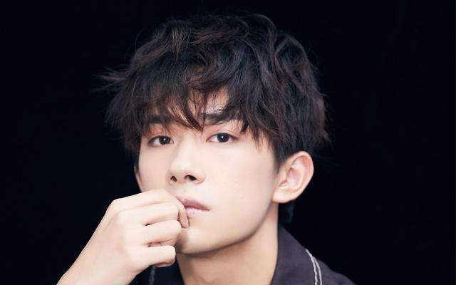 易烊千玺被工作室偷拍？真帅！