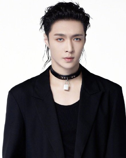 以张艺兴为灵感的小说《我的导师老公》将被拍成电影 粉丝厉害了