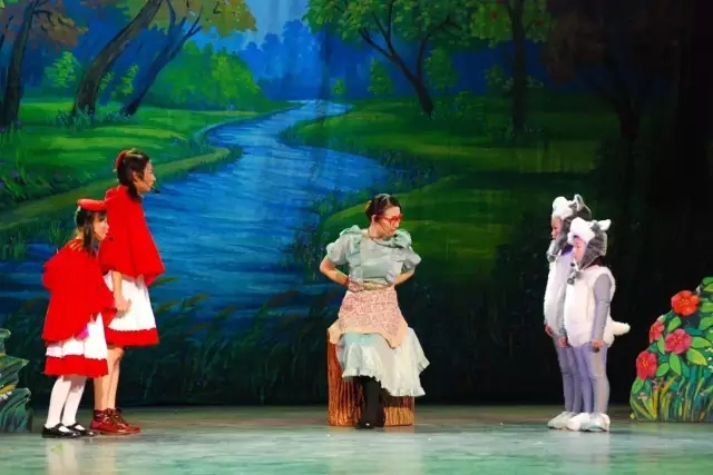 儿童剧《小红帽智逗狼外婆》上海站