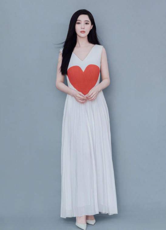 范冰冰突然发文:努力坚强的活着 什么情况?