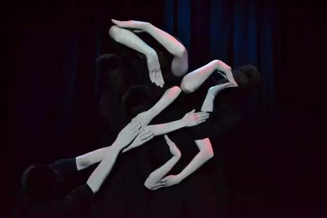 形体剧《魔法师的白手套》泉州站