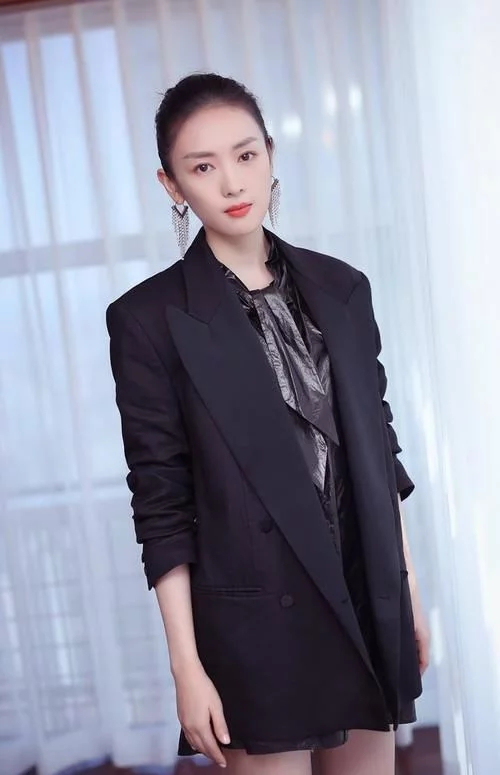 《三十而已》中被粉丝手撕的角色却被童瑶演火了，你怎么看？