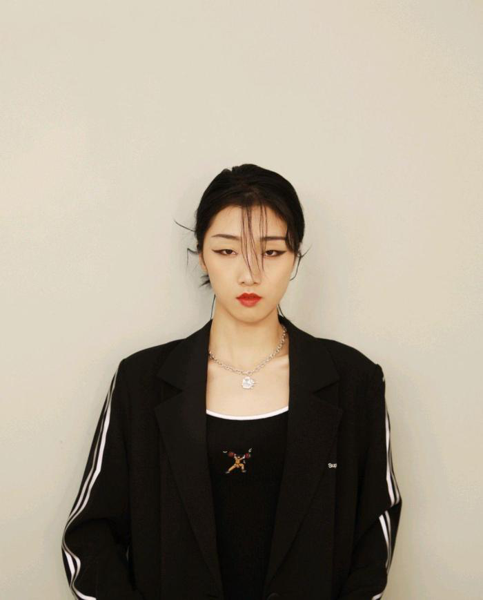 玲花点赞diss徐明朝微博，是手滑还是深有同感？