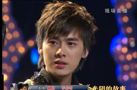 李易峰登芭莎男士封面 森系少年新鲜出炉