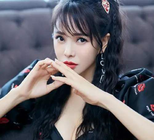 伊能静为蓝盈莹写小作文，安慰对方“做你自己就好”