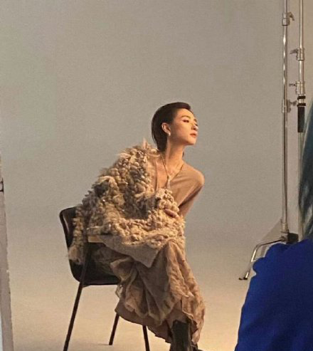 万茜受伤后首次复工,网友直呼心疼!