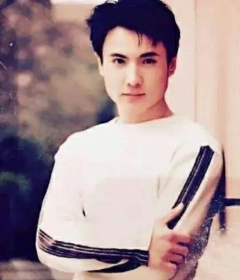 谁还没有年轻过？盘点那些惊艳过时光的明星