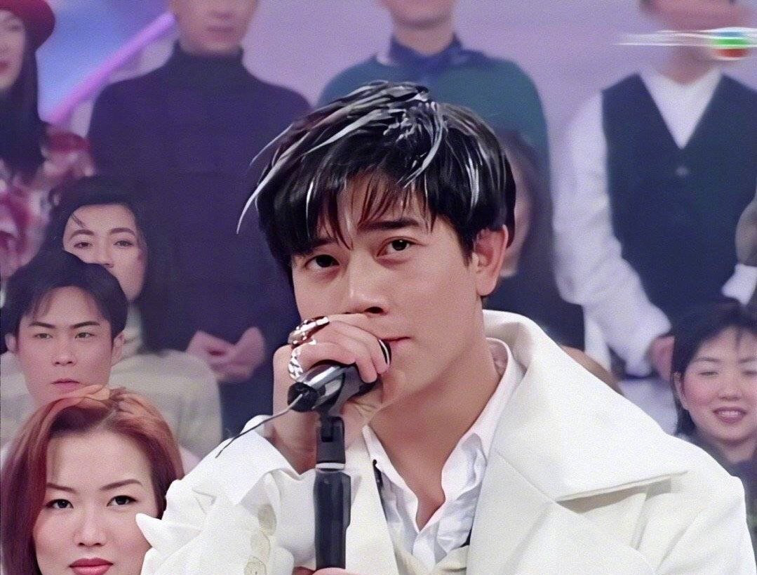 谁还没有年轻过？盘点那些惊艳过时光的明星