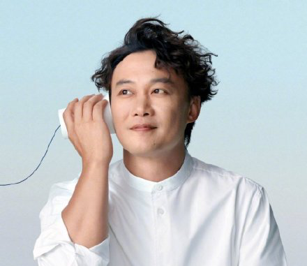 陈奕迅零点晒照，自夸好像很瘦呢！