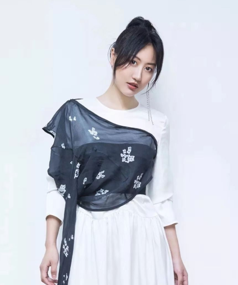 陈粒新歌《世界正中》上线  以高分荣获亚洲新歌榜第二名