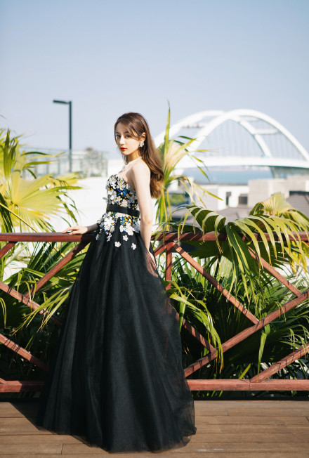 迪丽热巴无缝衔接进组，拍摄《你是我的荣耀》