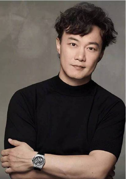 陈奕迅零点晒照，自夸好像很瘦呢！