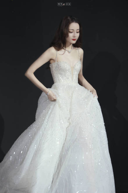 迪丽热巴无缝衔接进组，拍摄《你是我的荣耀》