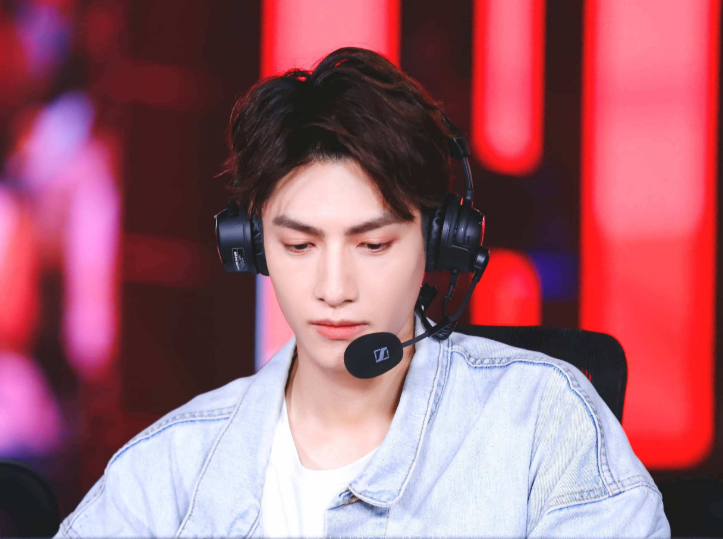 罗云熙专辑生日特别曲《星星之火》上线!不要错过哟!