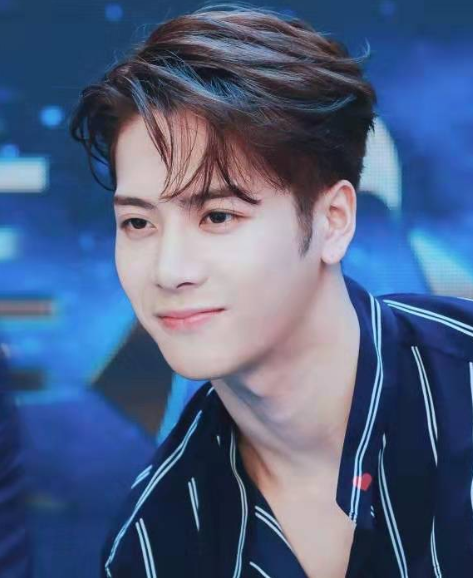 王嘉尔对卫生纸深情告白 网友表示：想魂穿卫生纸