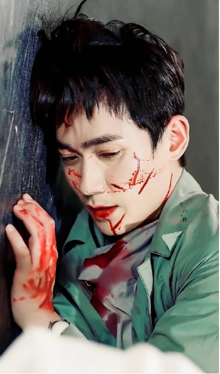 朱一龙剧中再次吐血，网友直呼太心疼！