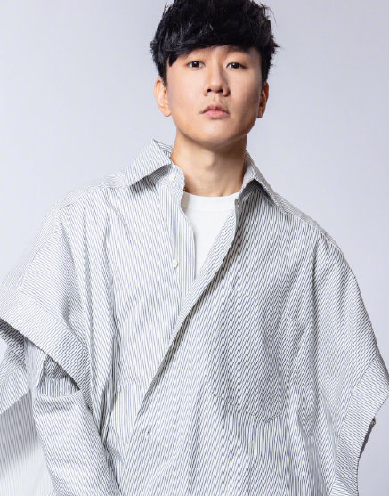 林俊杰新歌《无滤镜》上线了，赶快听起来！