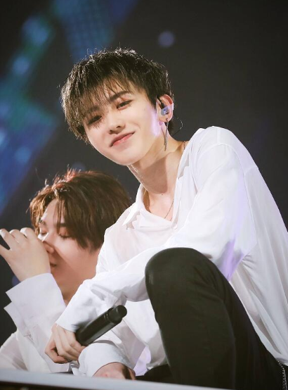 《奔跑吧》节目杀青 歌手蔡徐坤暖心回应粉丝登热搜