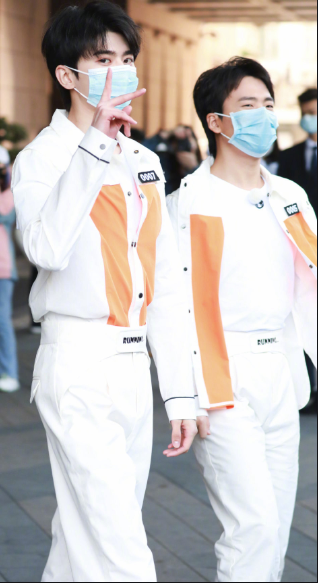 《奔跑吧》节目杀青 歌手蔡徐坤暖心回应粉丝登热搜