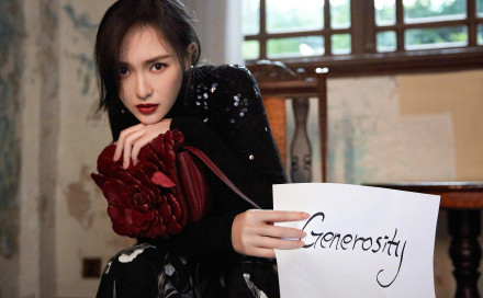 罗晋为唐嫣拍照，网友：太甜了！