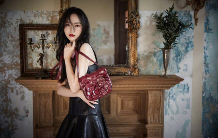 罗晋为唐嫣拍照，网友：太甜了！