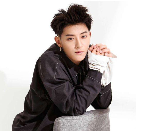 黄子韬和机器人吵起来了  什么情况？ 