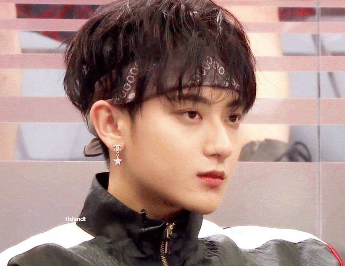 黄子韬和机器人吵起来了  什么情况？ 