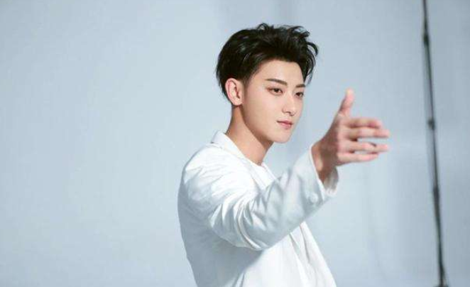 黄子韬和机器人吵起来了  什么情况？ 