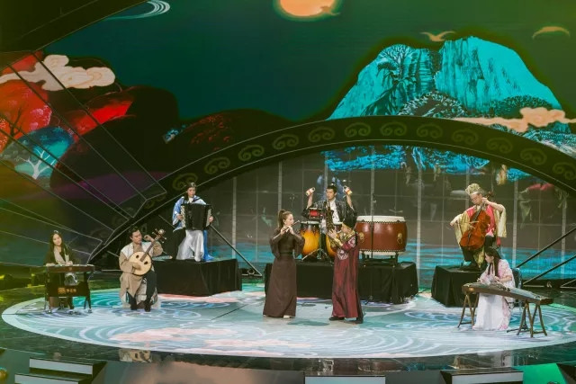 龚锣新艺术乐团青岛音乐会