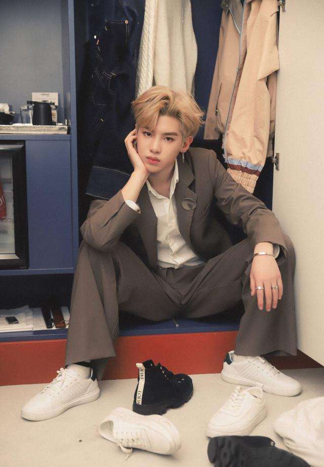 黄明昊首张专辑《18》预售开启！ 先行曲、主打曲同步上线！