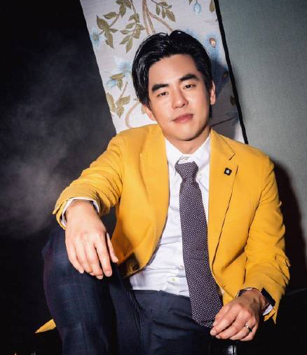 柯有伦宣布喜讯 周杰伦师弟39岁柯有伦喜当奶爸