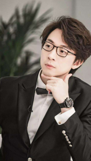 东方卫视主持人陈辰喜得千金 老公余笛发文：妈妈辛苦了