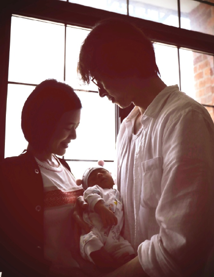 东方卫视主持人陈辰喜得千金 老公余笛发文：妈妈辛苦了