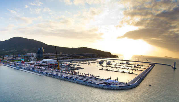 海南三亚半山半岛帆船港