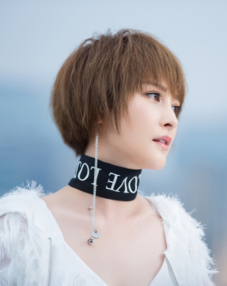 厉娜新歌《踩高跷的猫》获好评 登亚洲新歌榜第四名