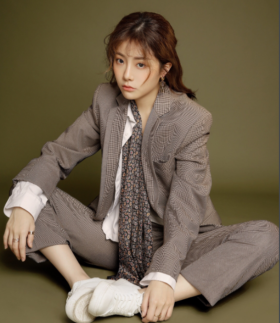 THE9成员喻言化身小迷妹 成功追星明道