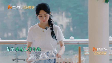 赵丽颖筷子引热议，这次真的误会她了