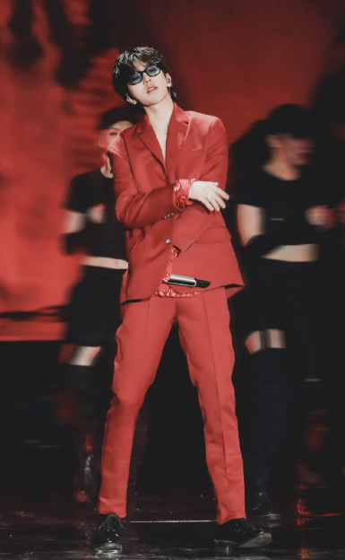 蔡徐坤《情人》歌词遭魔改 “情人”变“晴日”