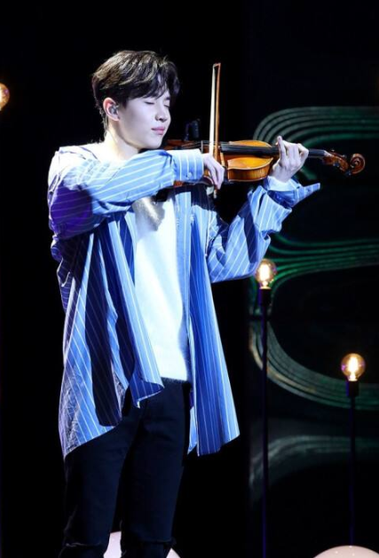 音乐才子刘宪华双钢琴版《Faded》 惊艳众人