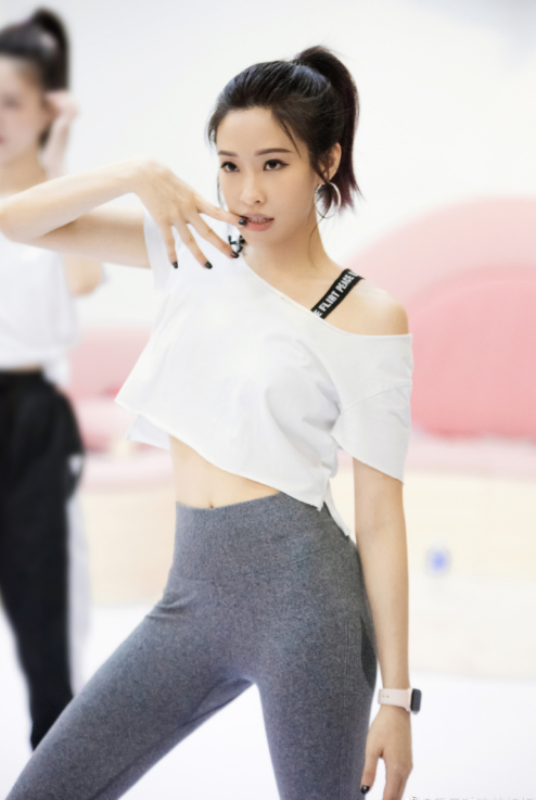 《乘风破浪的姐姐》袁咏琳遇车祸后报平安 浪姐们都是怎么了?