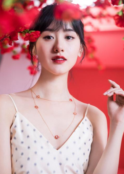 《琉璃》袁冰妍回应直播中亲成毅 演员的自我修养！