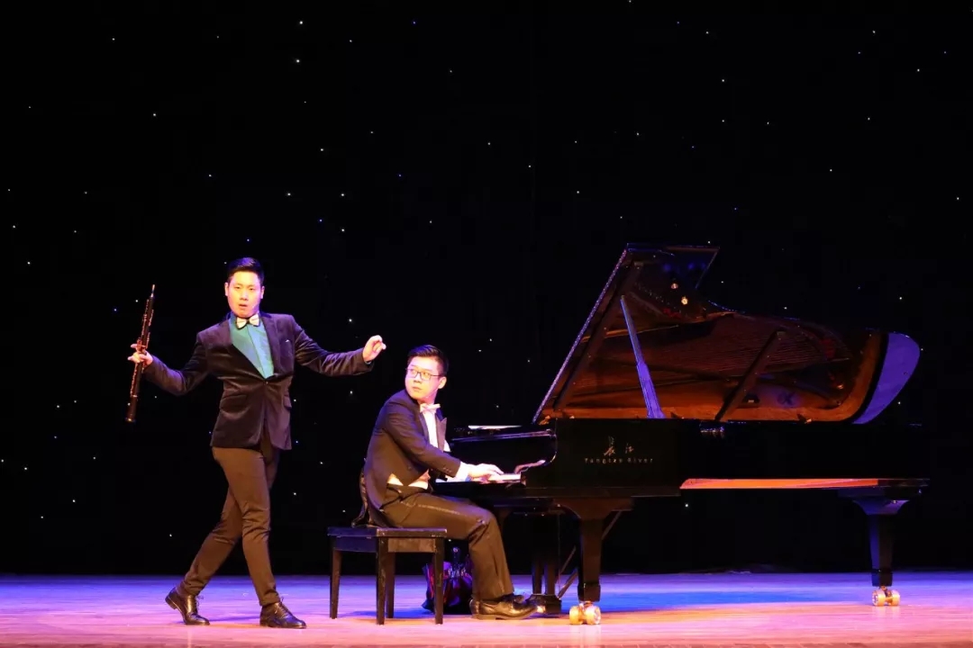 音乐喜剧《钢琴不是吹的》杭州站