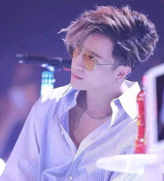 薛之谦新歌《天外来物》持续霸榜!播放量突破亿